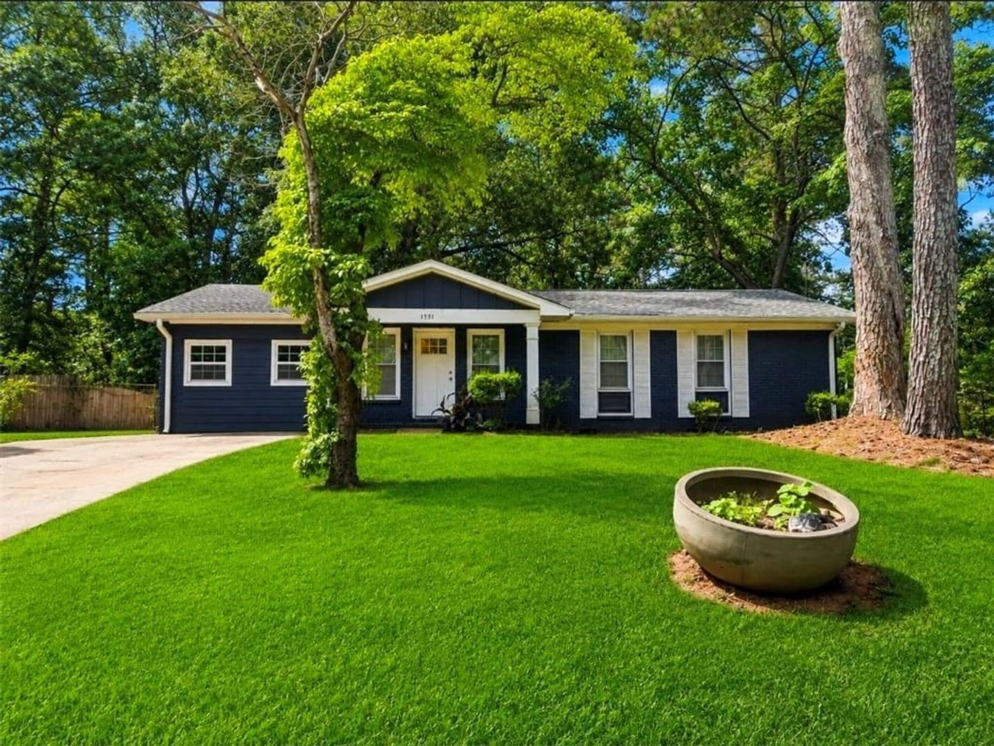 Decatur House: 1551 Pine Glen Circle