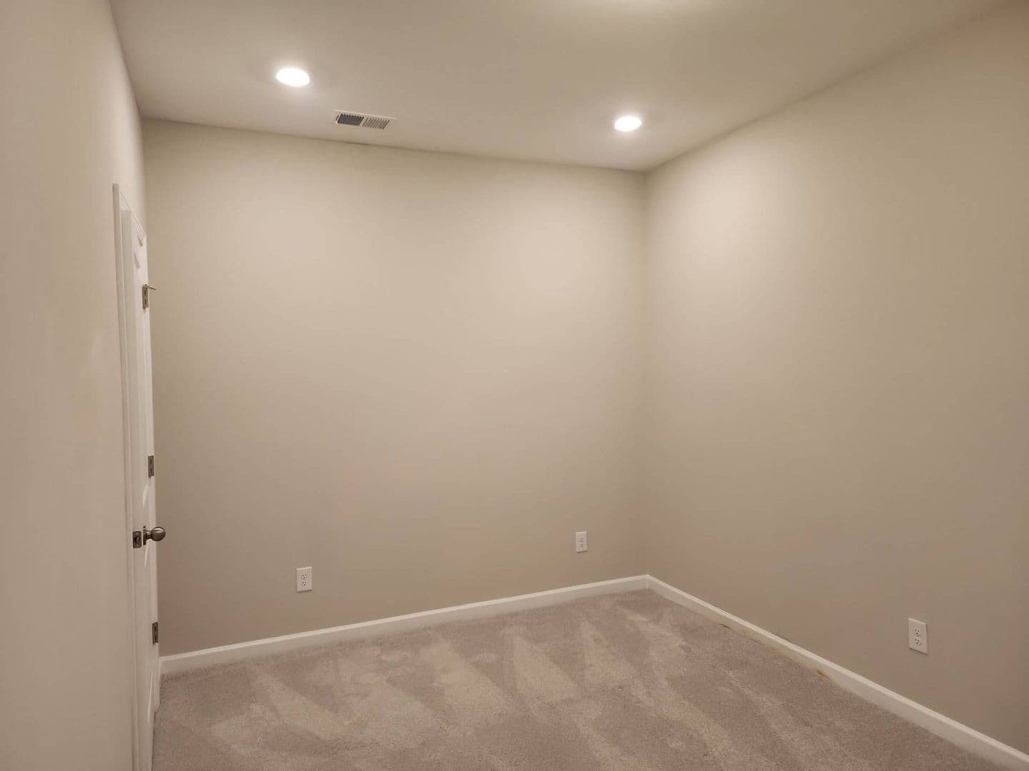 Woodstock Townhome: 327 Commons Ave.