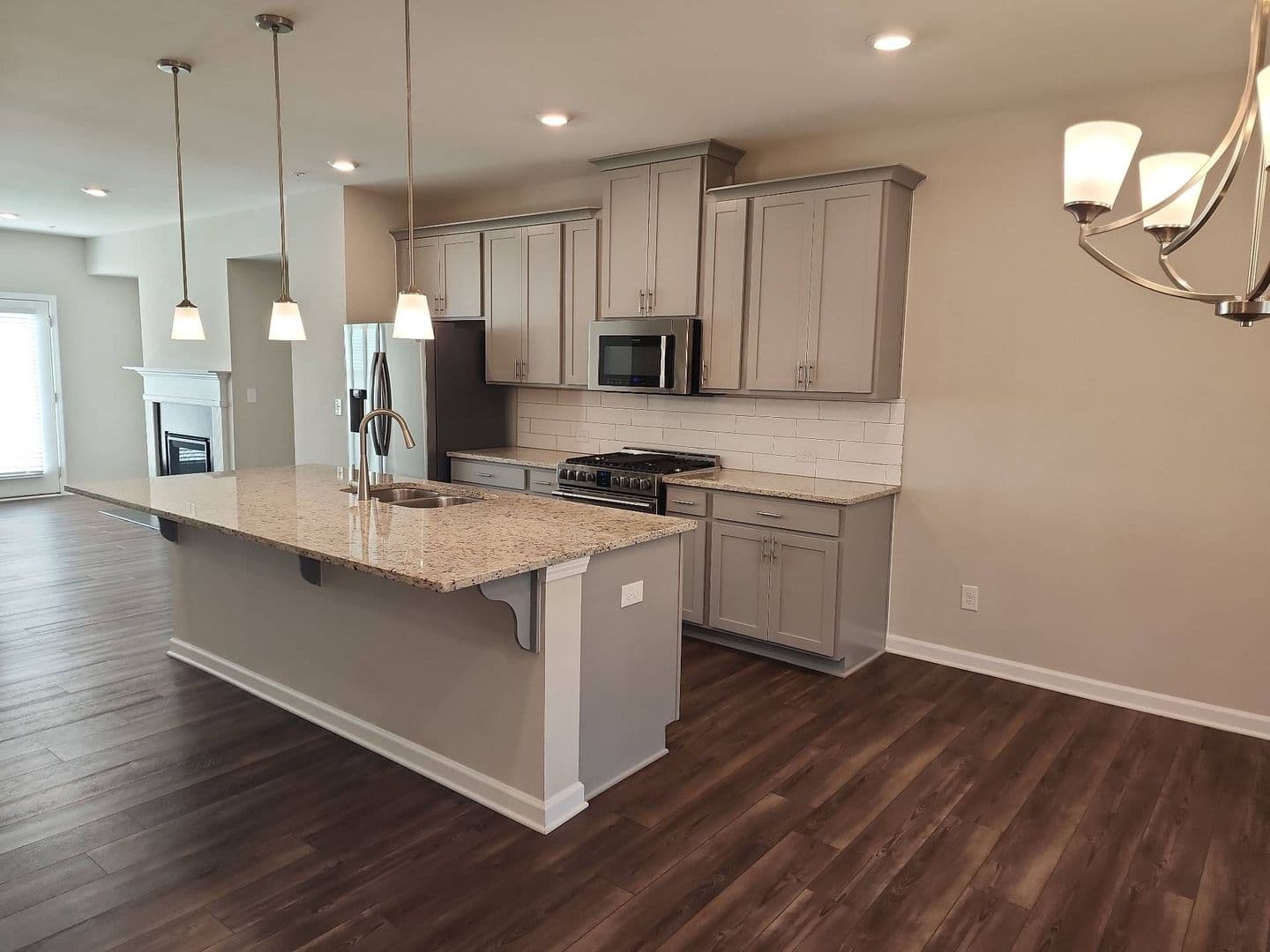 Woodstock Townhome: 327 Commons Ave.