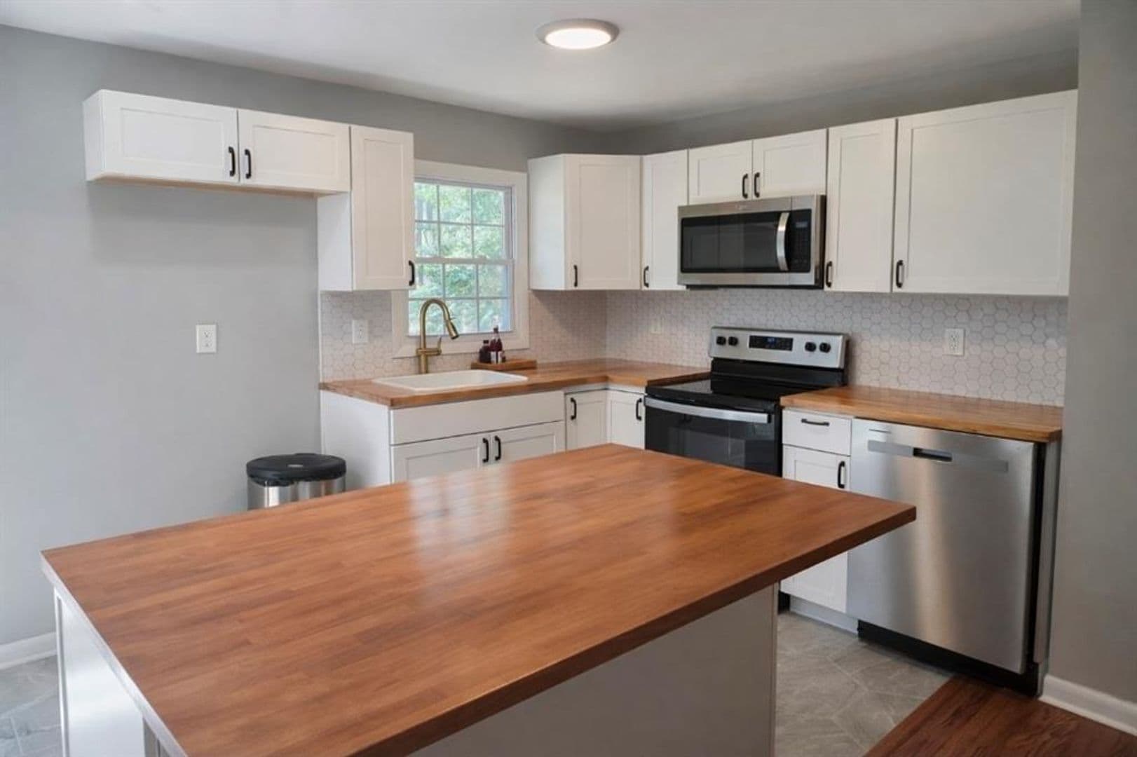 Decatur House: 1551 Pine Glen Circle
