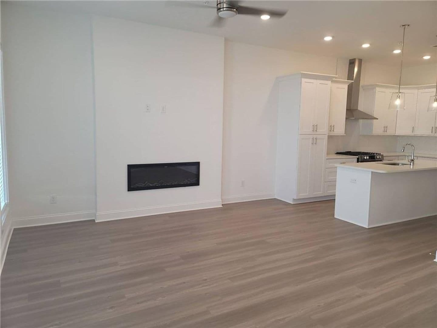 Woodstock Townhome: 121 Pearl Street