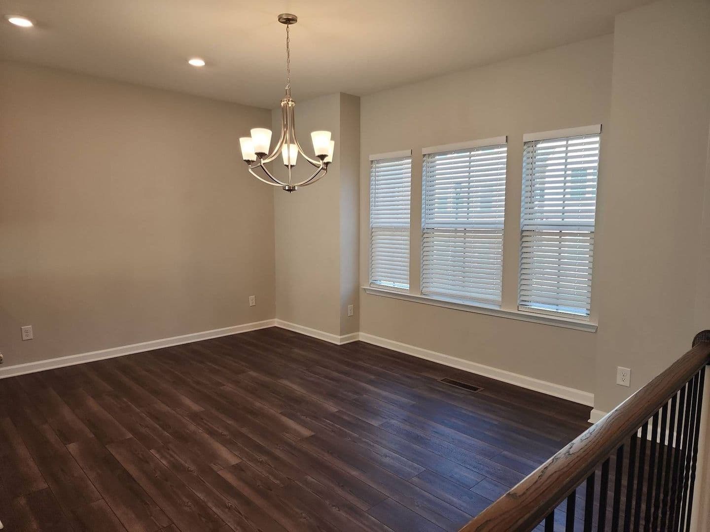 Woodstock Townhome: 327 Commons Ave.