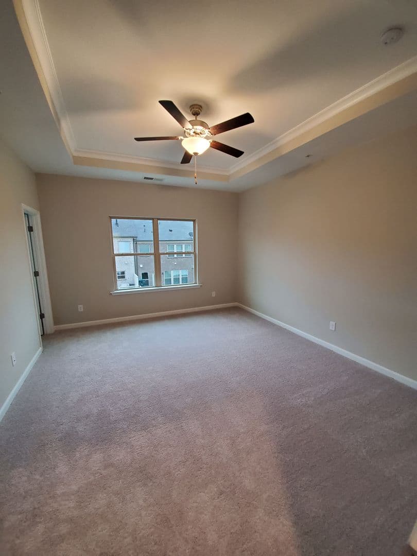 Woodstock Townhome: 327 Commons Ave.