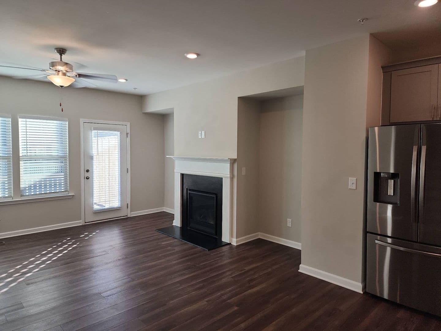 Woodstock Townhome: 327 Commons Ave.