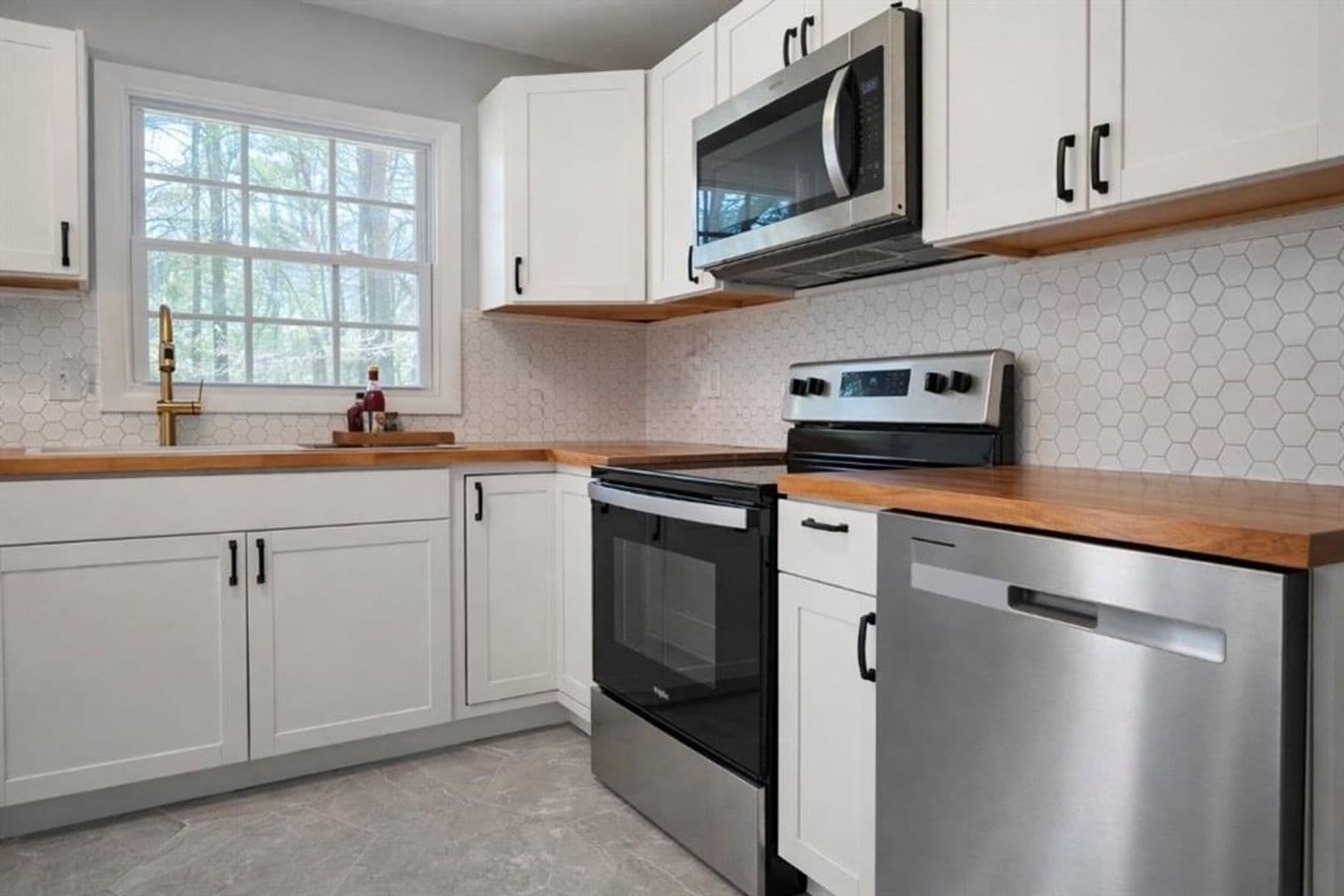 Decatur House: 1551 Pine Glen Circle