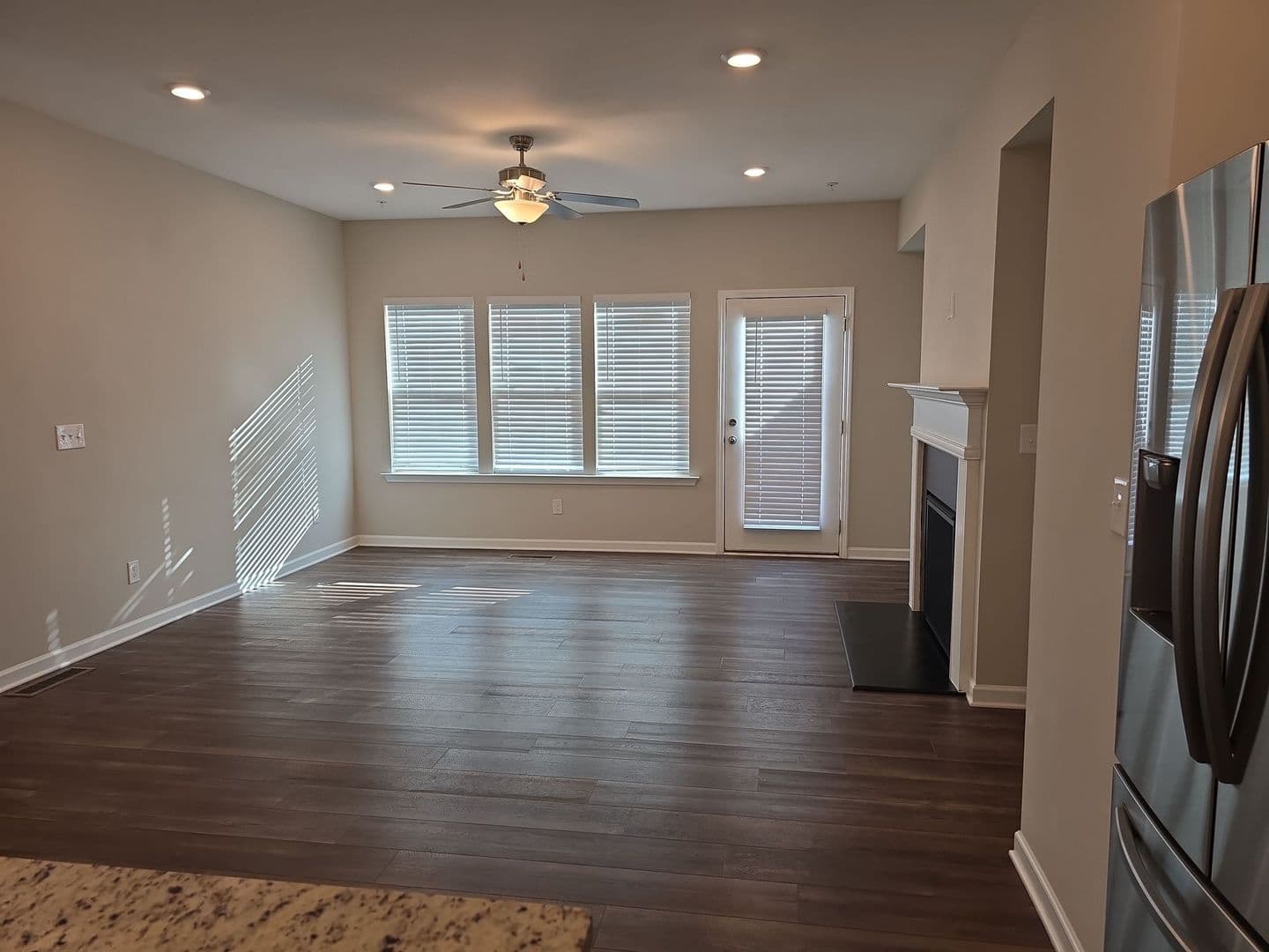 Woodstock Townhome: 327 Commons Ave.