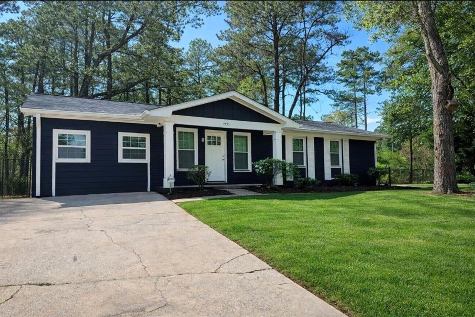 Decatur House: 1551 Pine Glen Circle