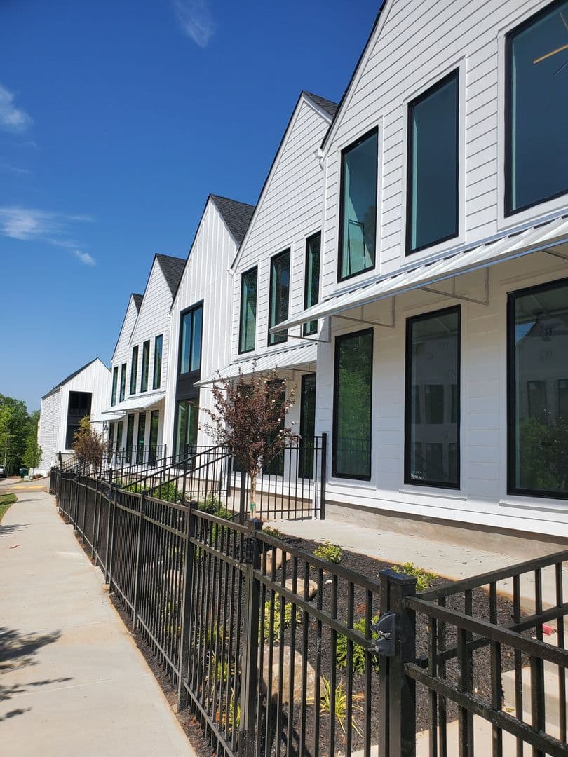 Woodstock Townhome: 121 Pearl Street