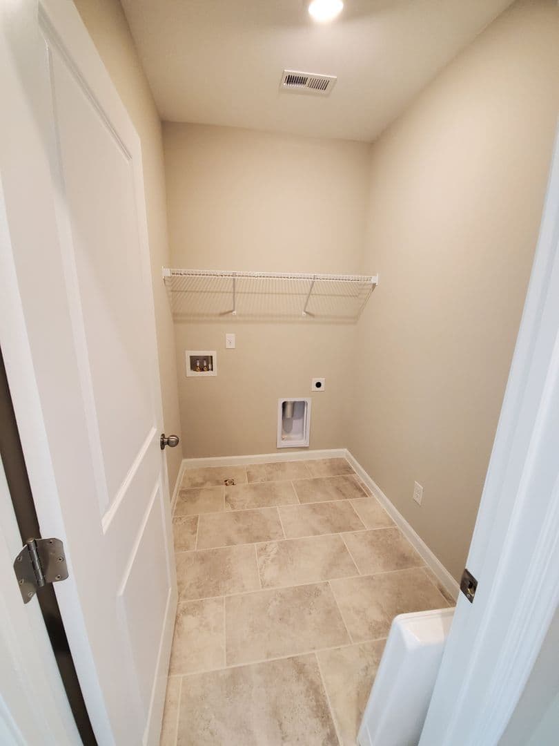 Woodstock Townhome: 327 Commons Ave.