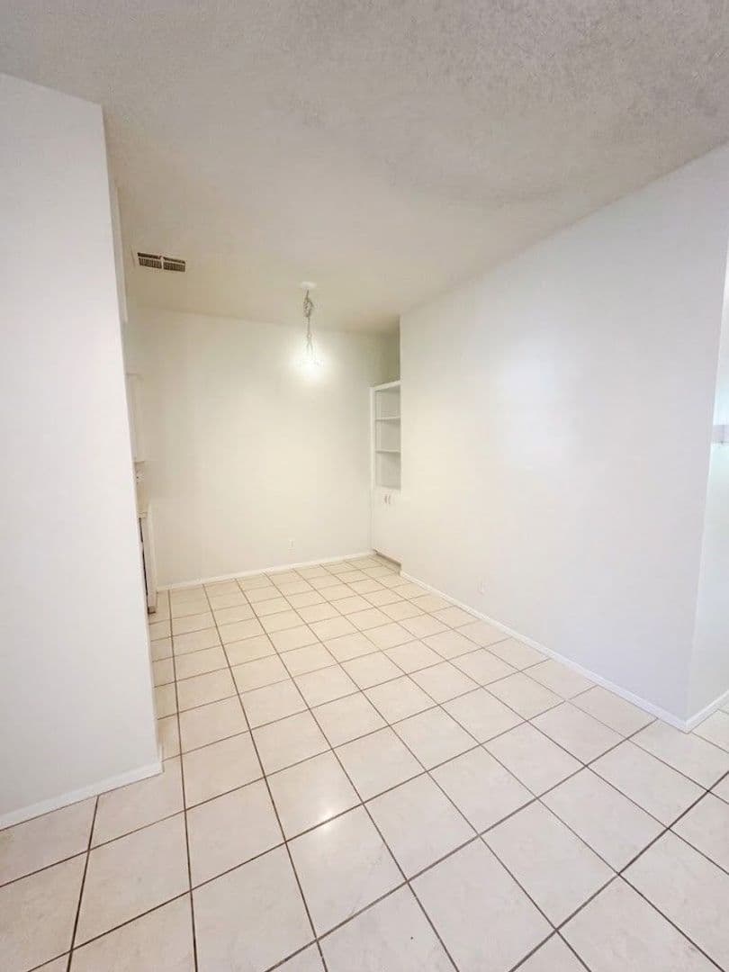 Austin Condo: 106 E. 30th St