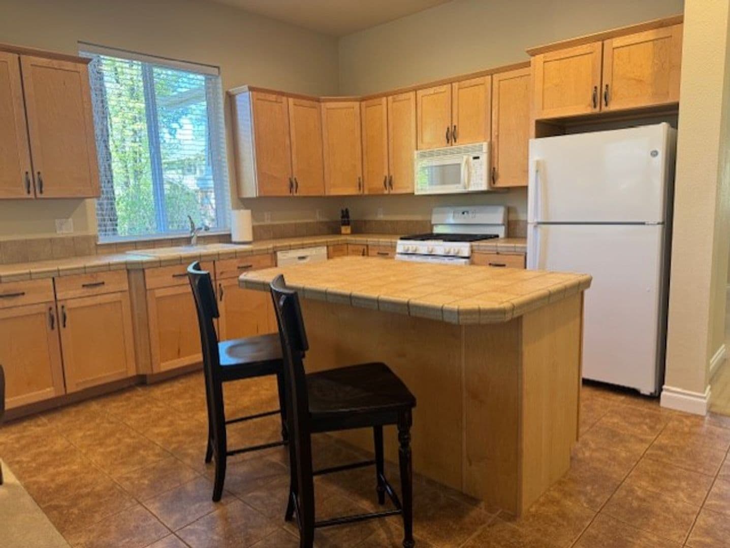Bend House: 19581 Tokatee Lake Court