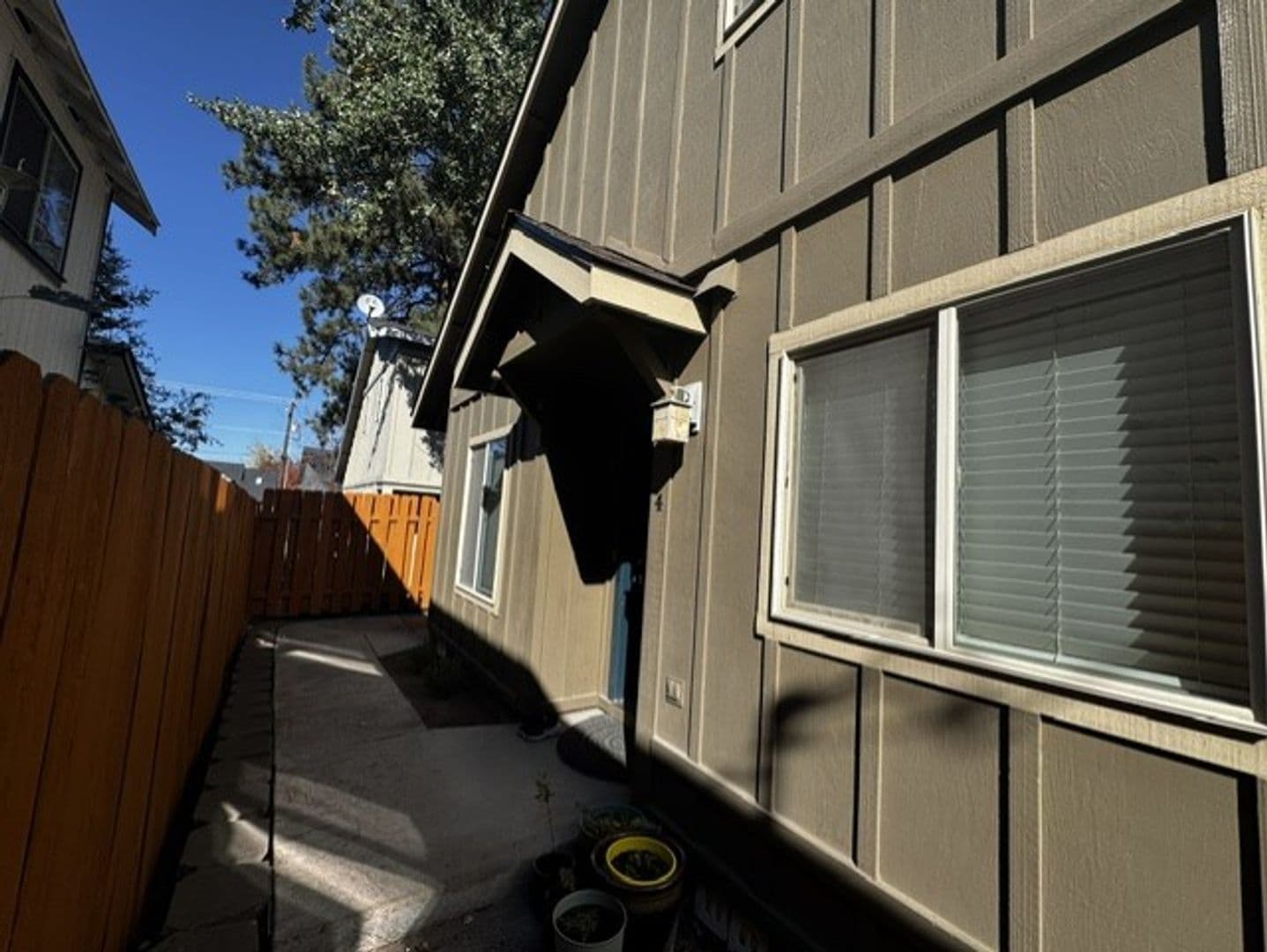 Bend Apartment: 17 SW Roosevelt Avenue