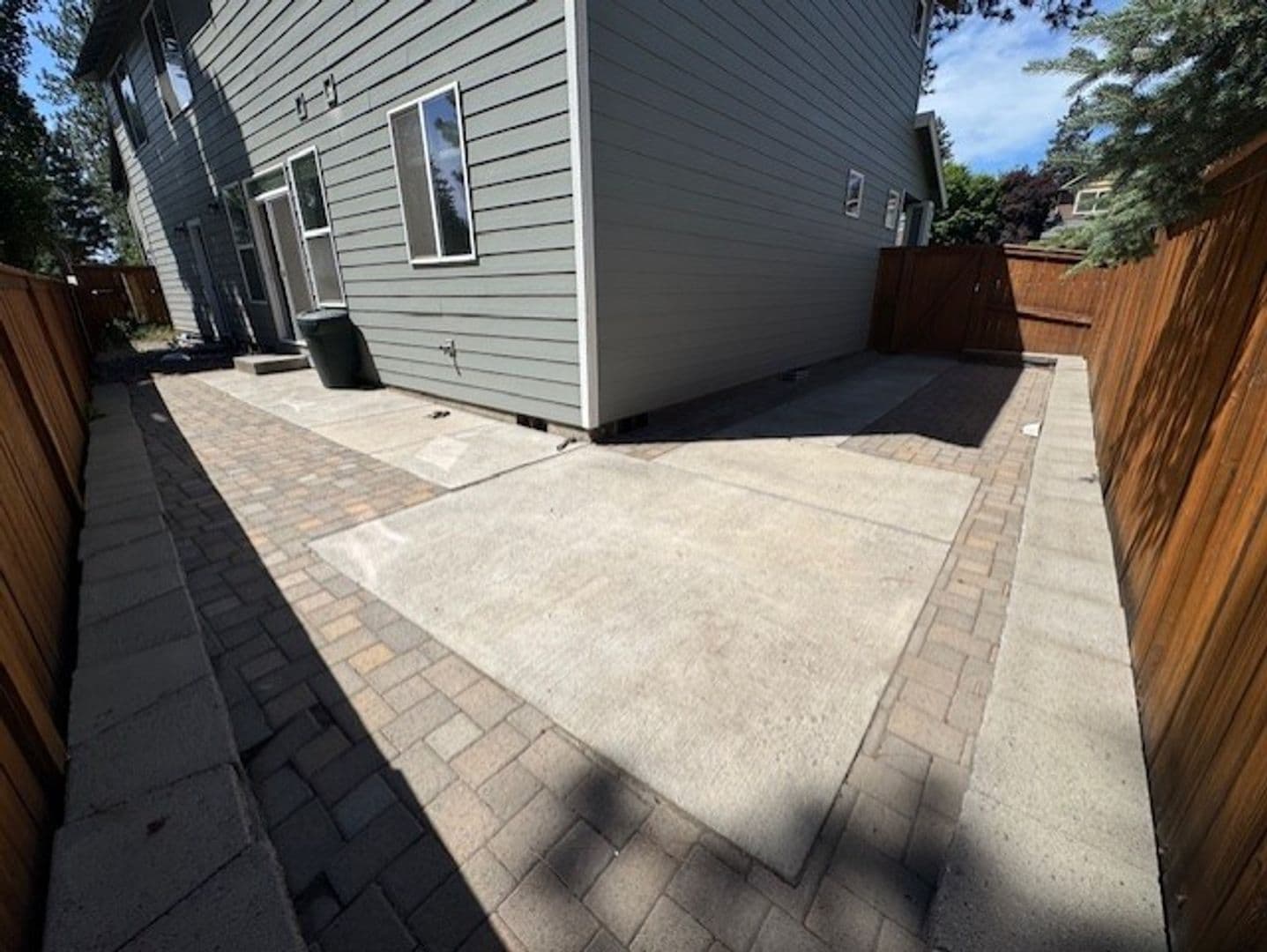 Bend House: 61506 Tall Tree Court