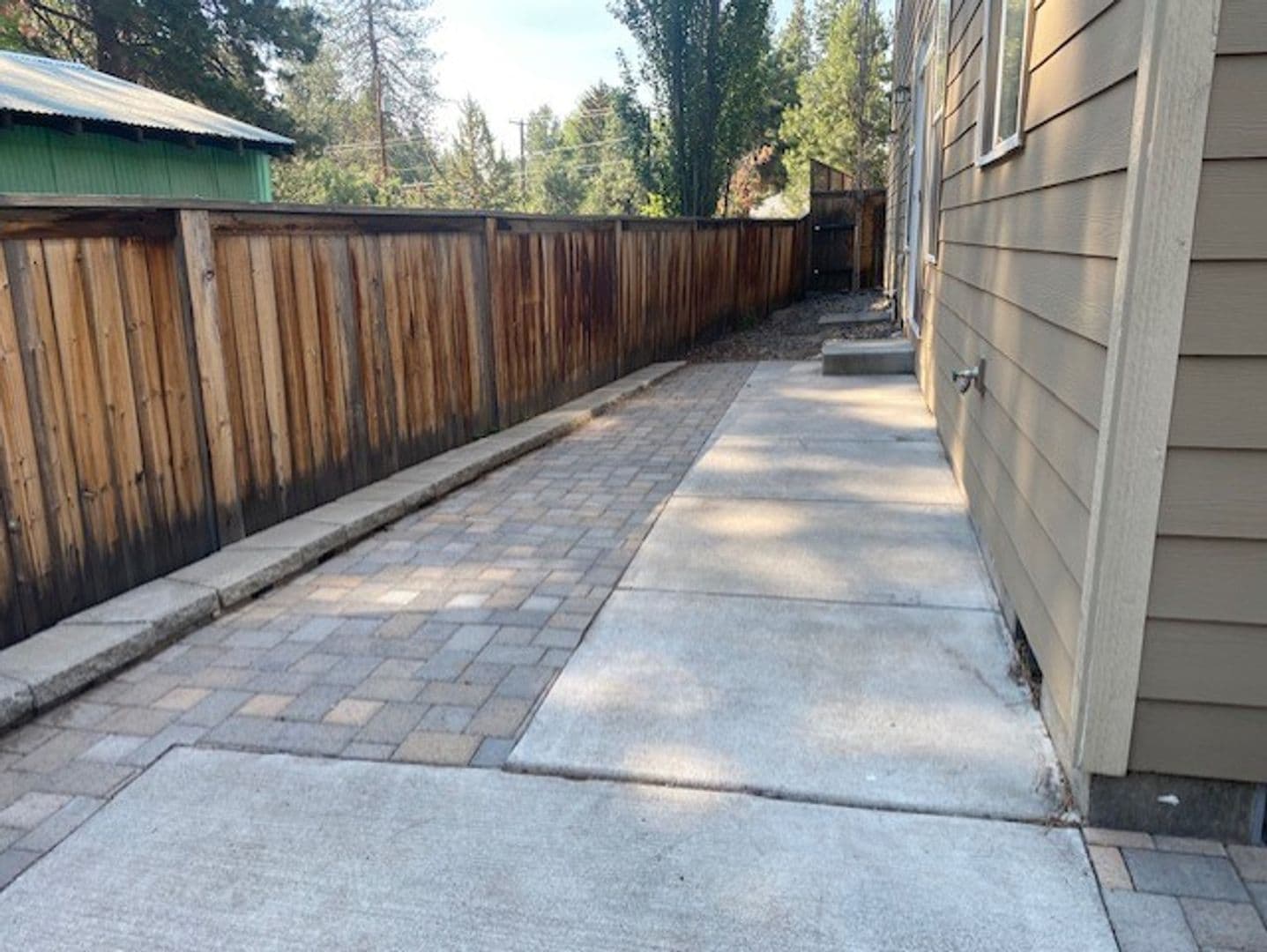 Bend House: 61506 Tall Tree Court