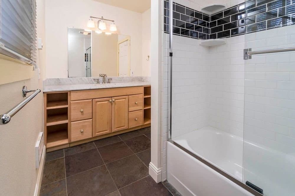 Bend Apartment: 358 NW Georgia Ave