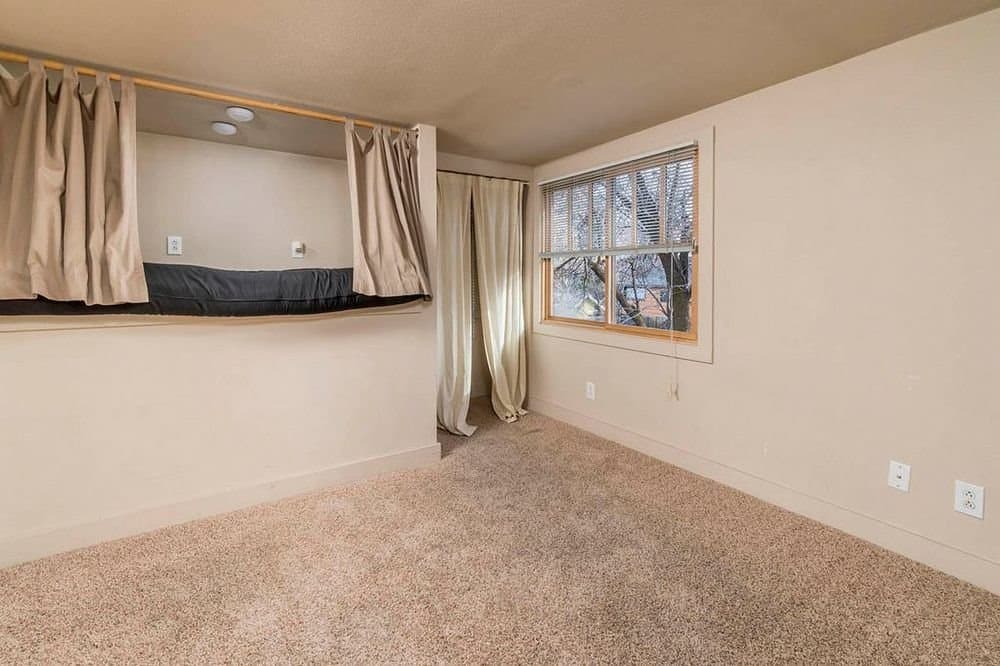Bend Apartment: 358 NW Georgia Ave