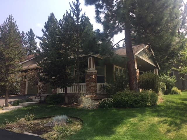 Bend House: 19581 Tokatee Lake Court