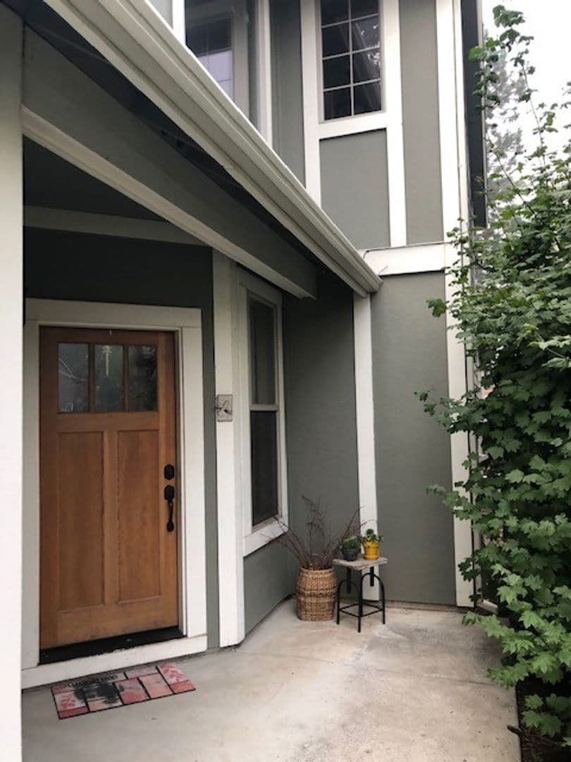 Bend House: 19791 SW Hollygrape