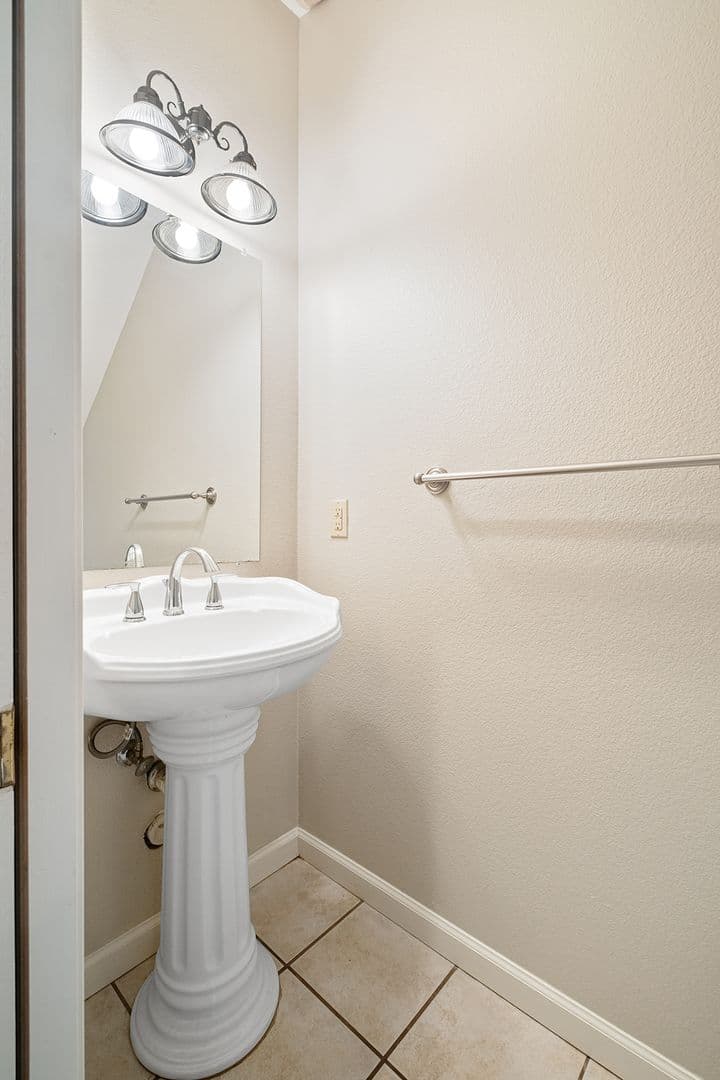 Austin Multiplex: 1005 Canyon Edge Dr