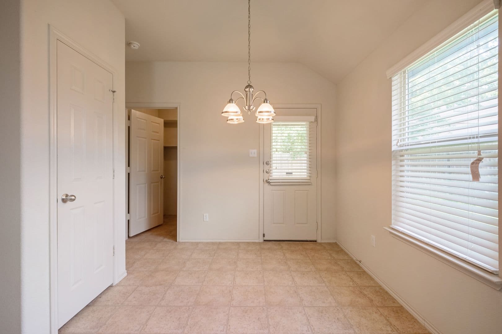 Jarrell House: 100 Azurite Dr