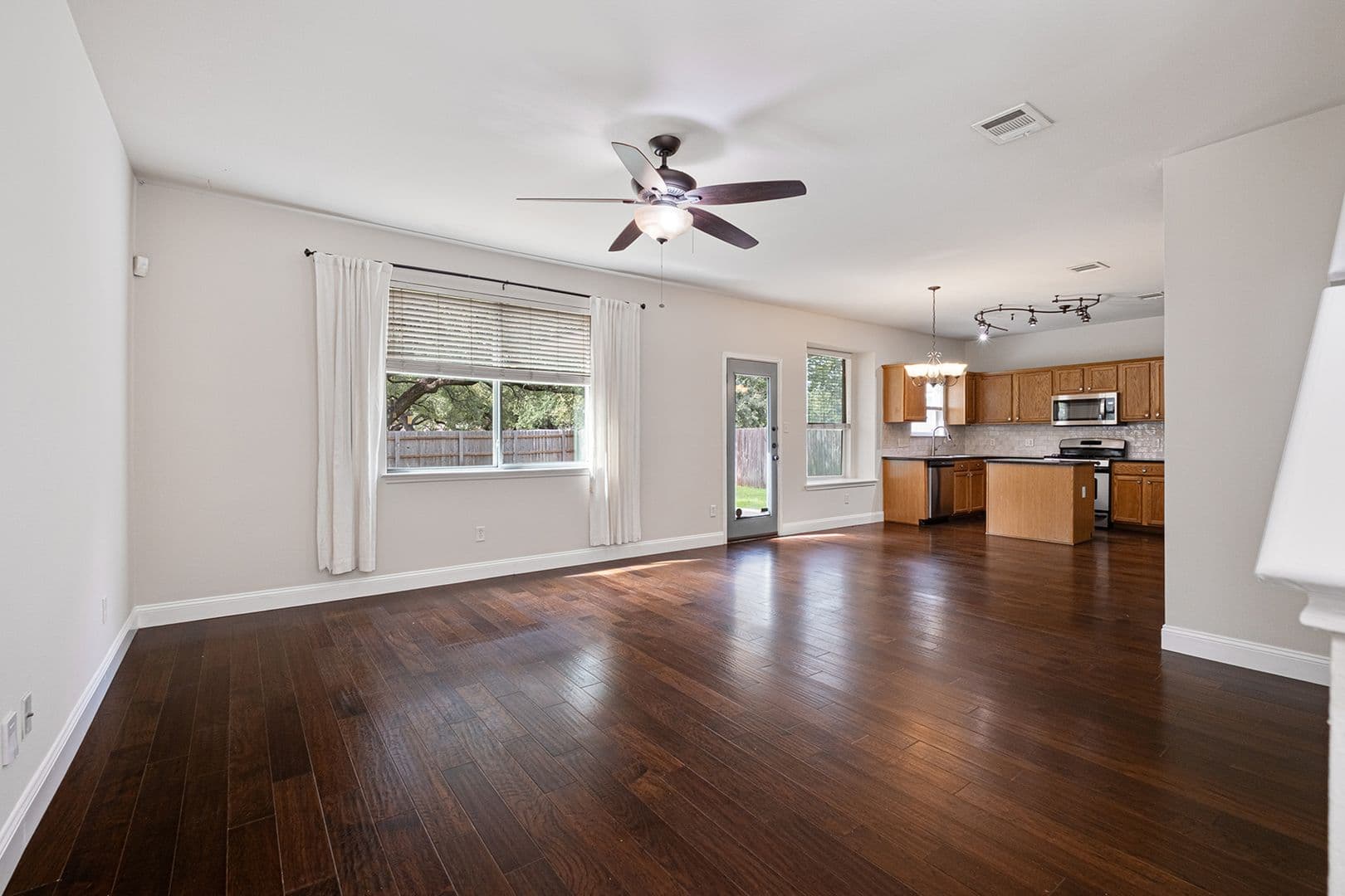 Round Rock House: 3704 Castle Rock Dr