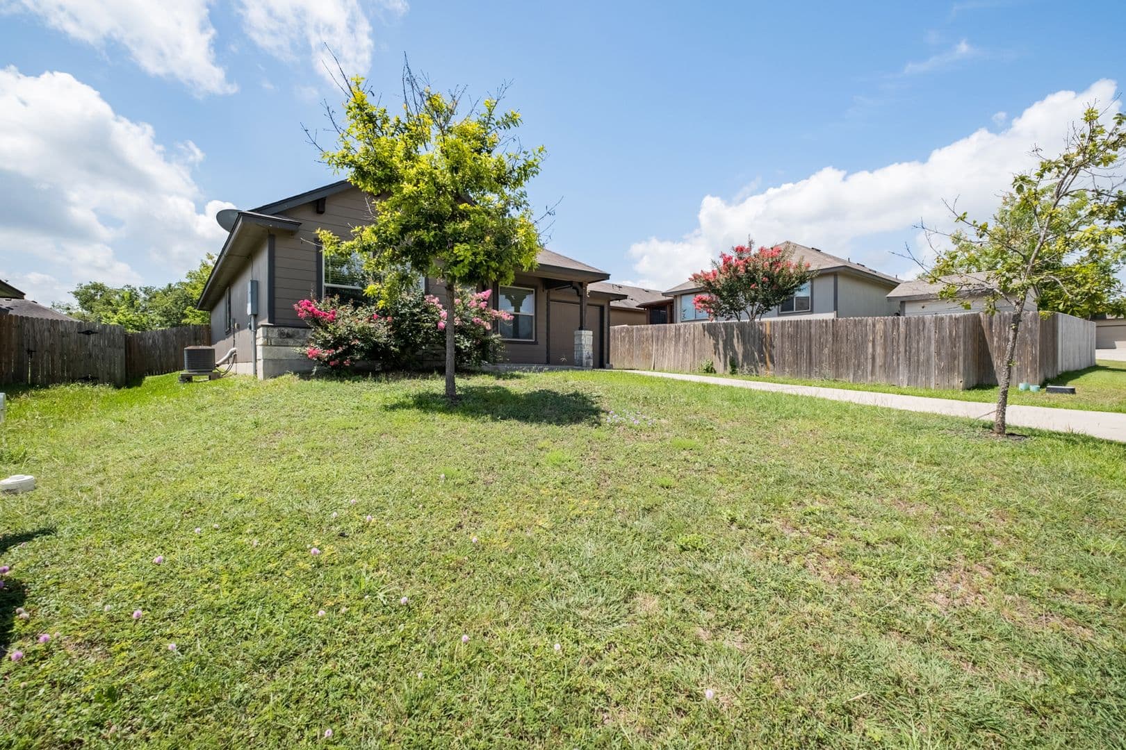Jarrell House: 100 Azurite Dr