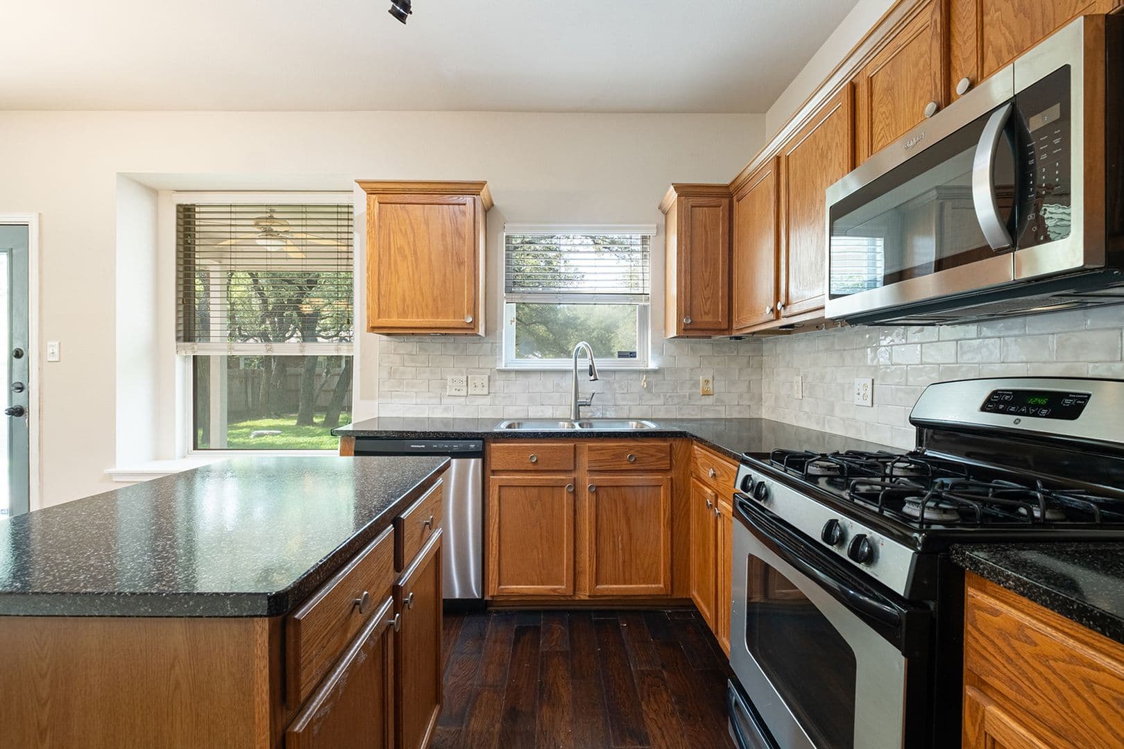 Round Rock House: 3704 Castle Rock Dr