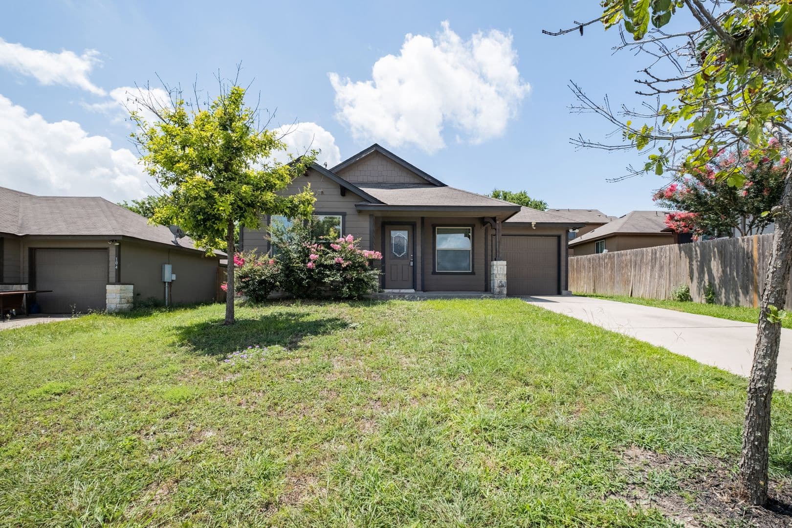 Jarrell House: 100 Azurite Dr