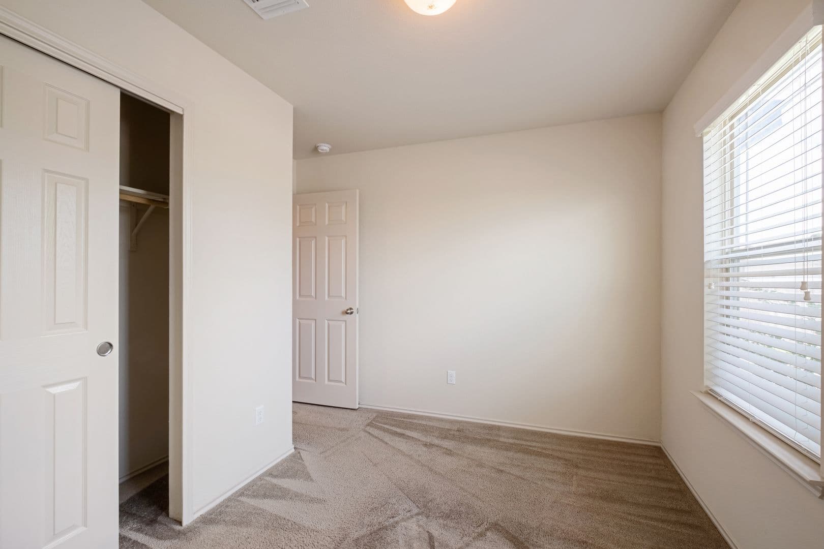 Jarrell House: 100 Azurite Dr