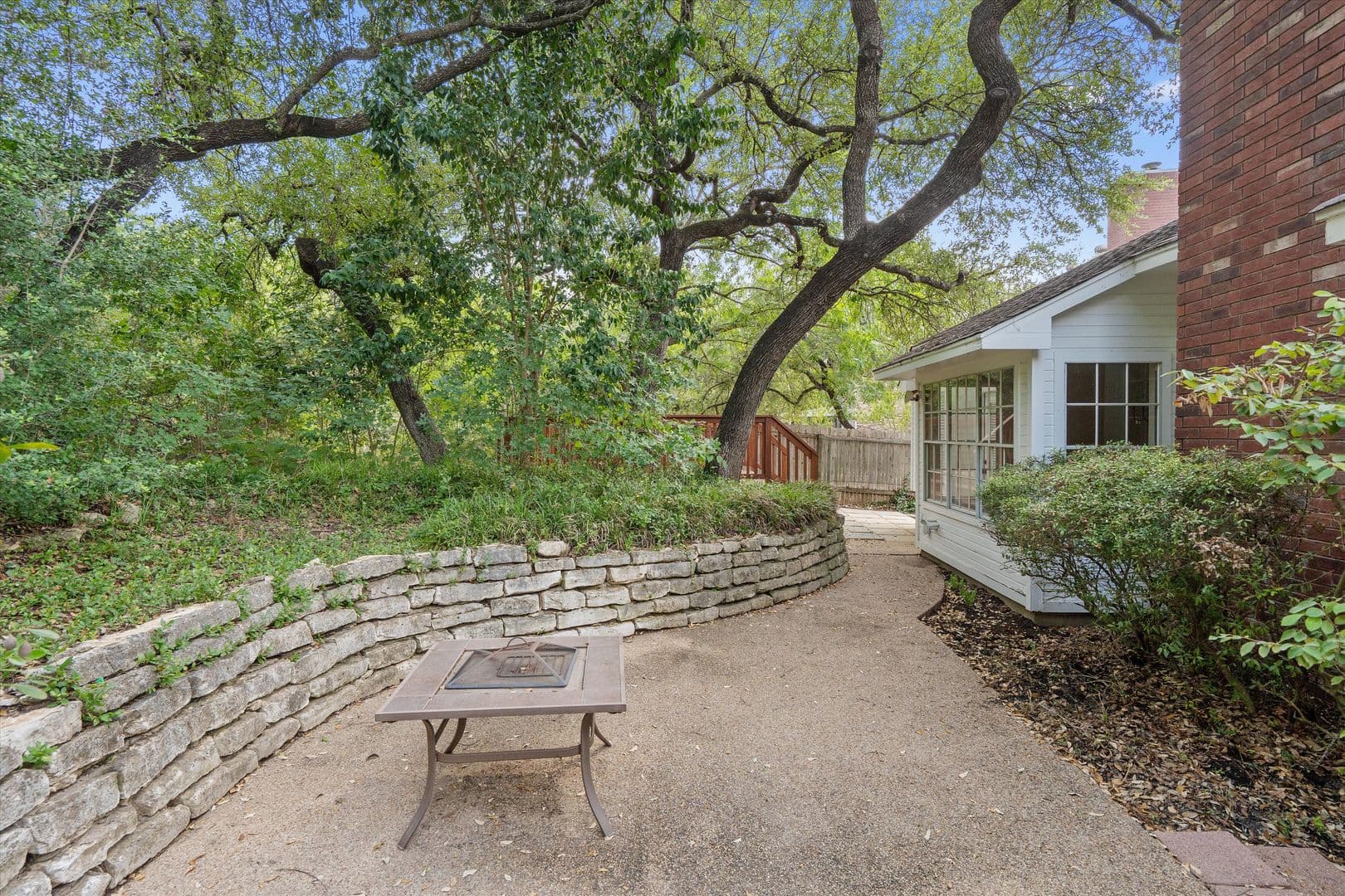 Austin House: 3503 Latimer Dr