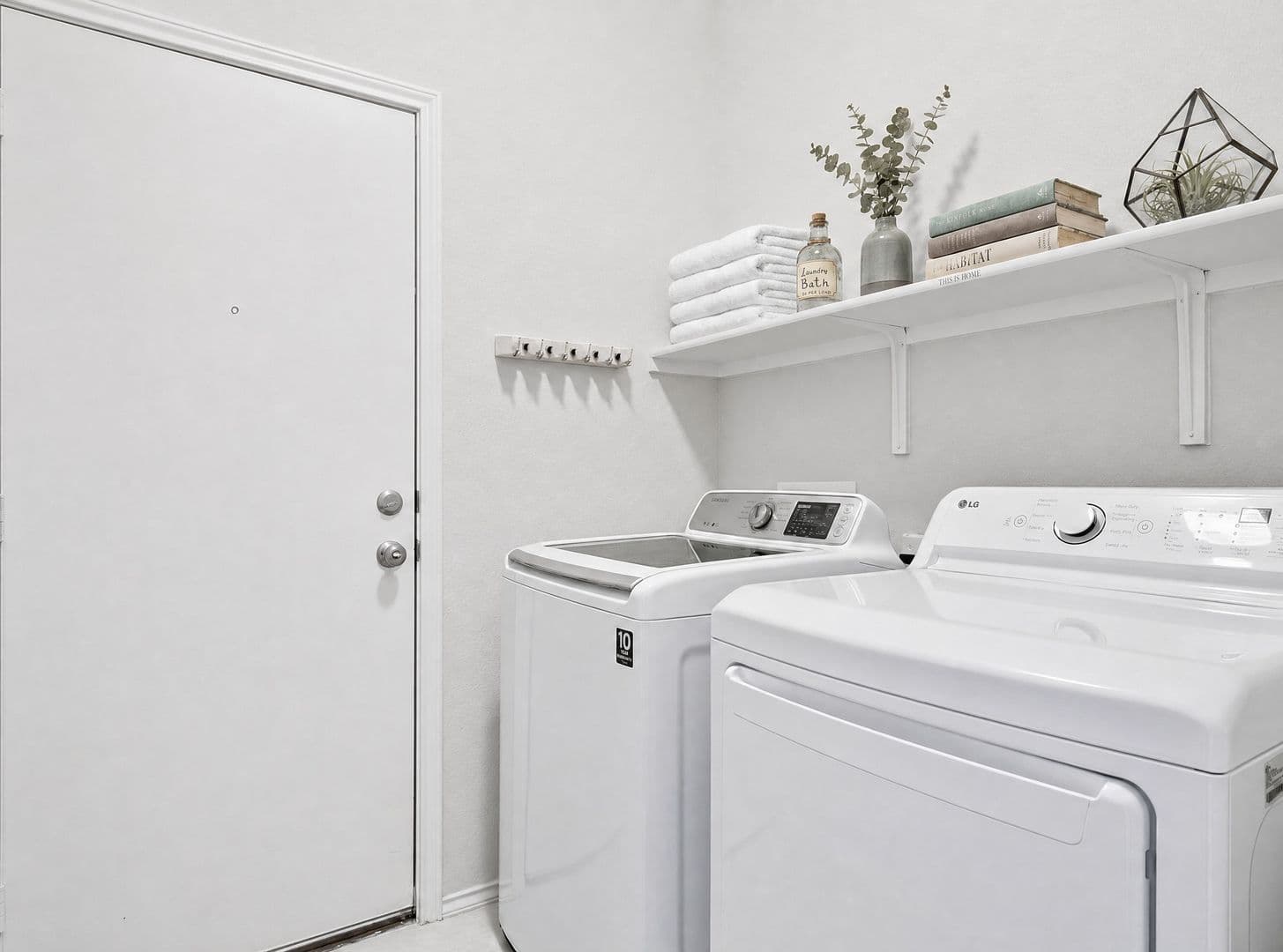 Liberty Hill House: 153 Carlina Loop