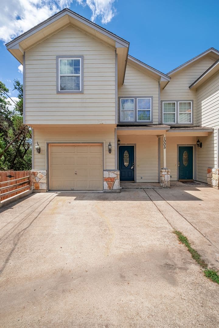 Austin Multiplex: 1005 Canyon Edge Dr