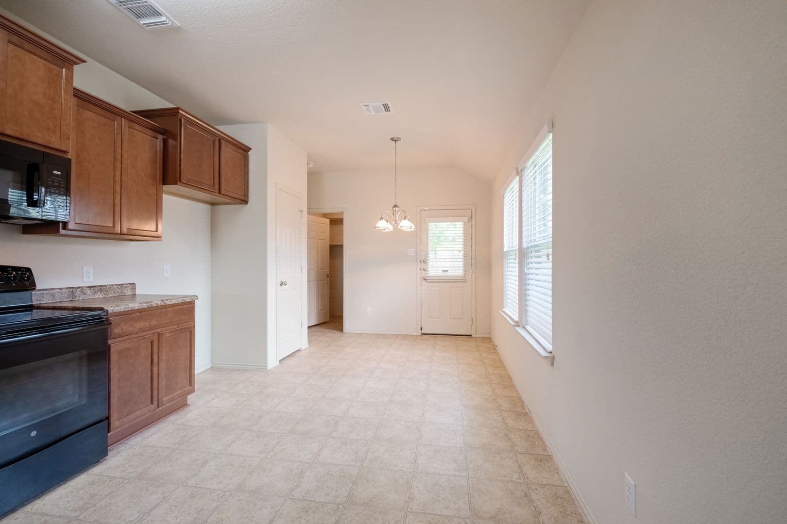 Jarrell House: 100 Azurite Dr