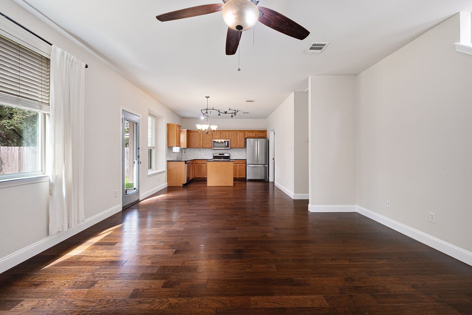 Round Rock House: 3704 Castle Rock Dr