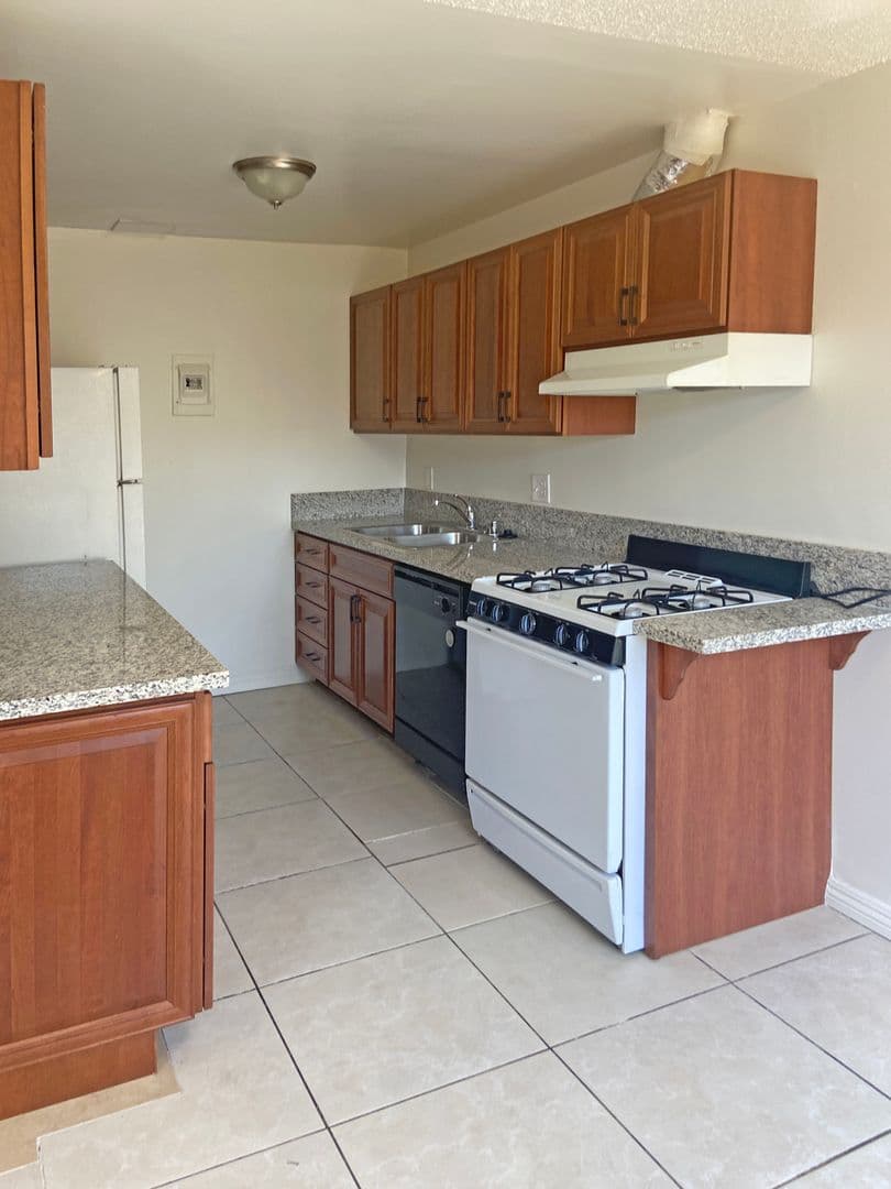 Stanton Apartment: 10511 Lexington Street