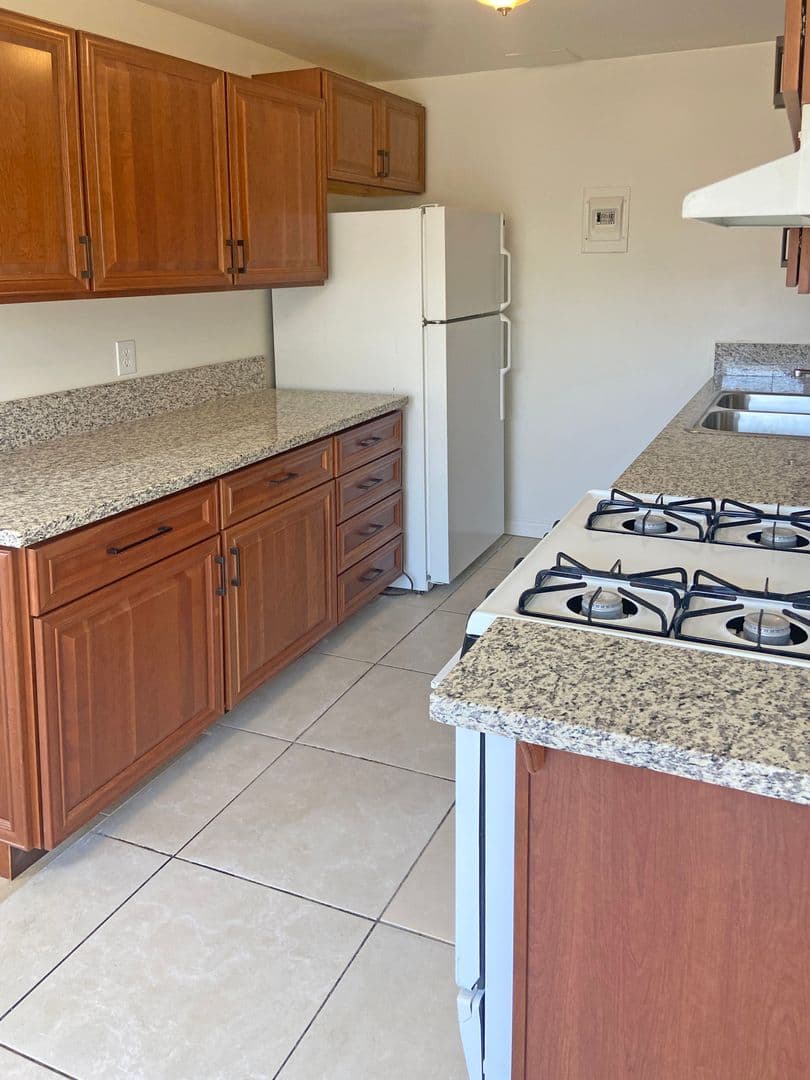 Stanton Apartment: 10511 Lexington Street