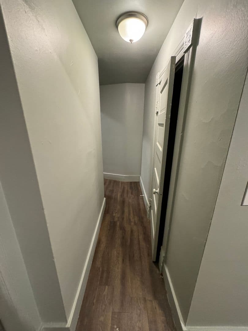 Elgin Apartment: 116 Center Street