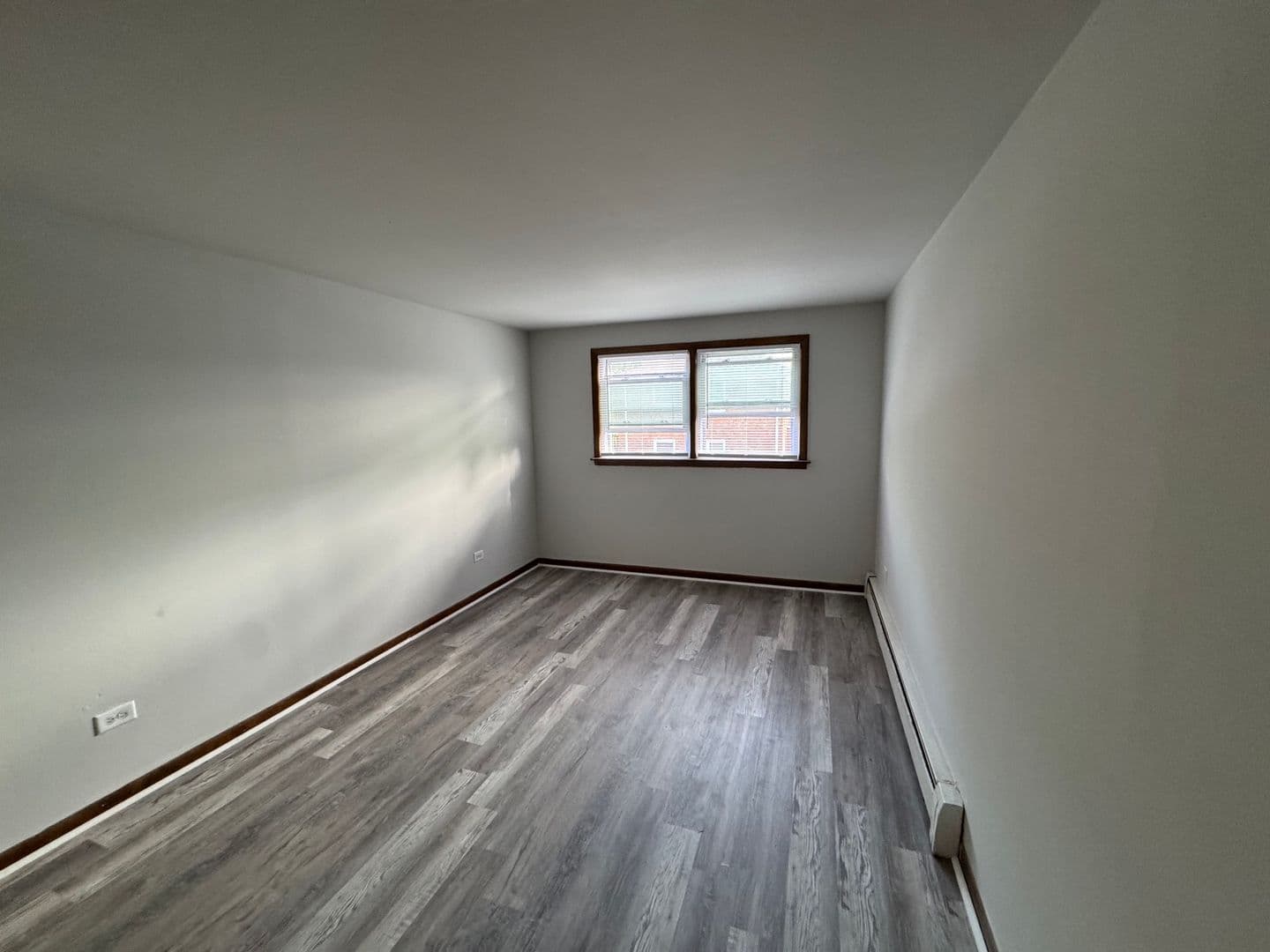 Blue Island Apartment: 1908-16 Vermont Avenue