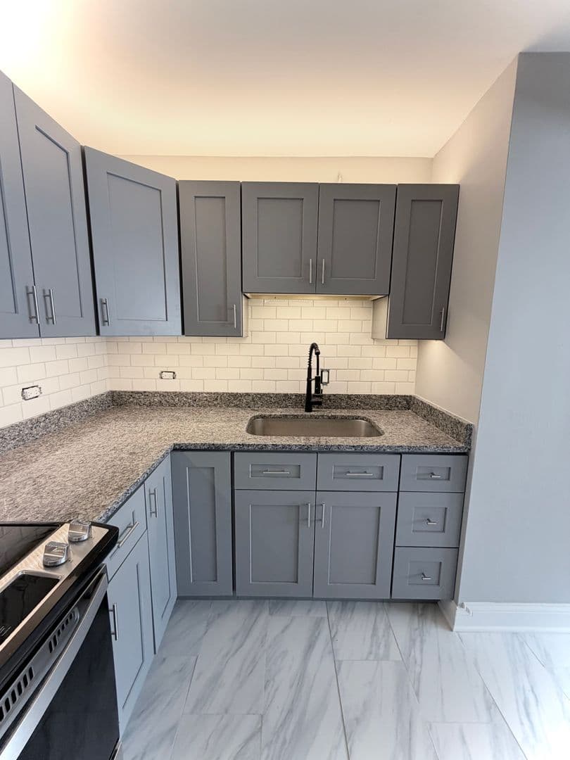 Melrose Park Apartment: 2069 North 18th Avenue