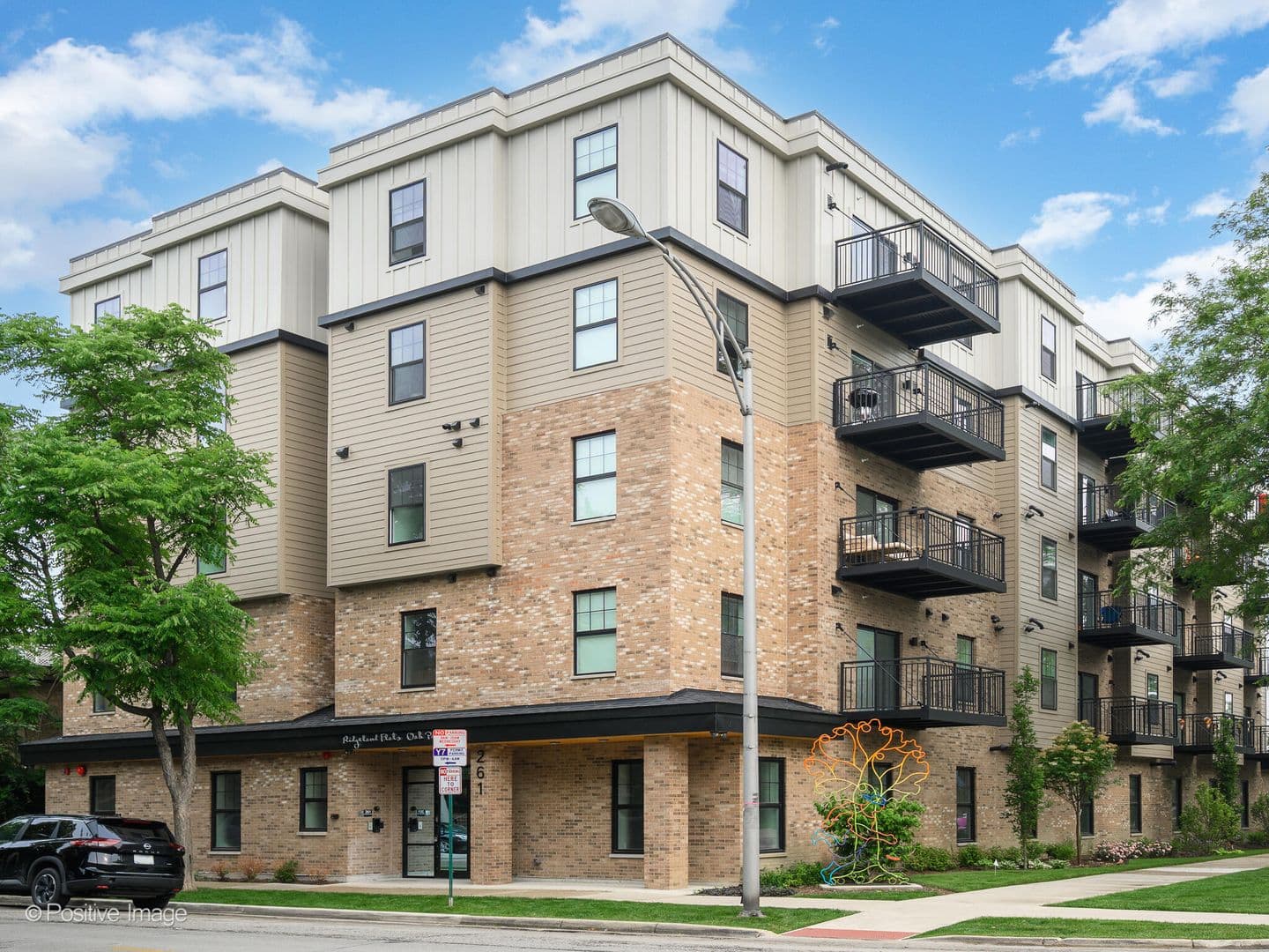 Oak Park Apartment: 261 Washington Boulevard