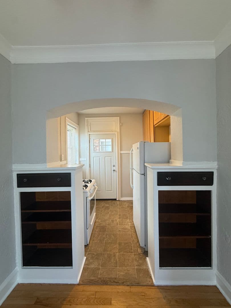 Berwyn Apartment: 3249-51 S Kenilworth Avenue