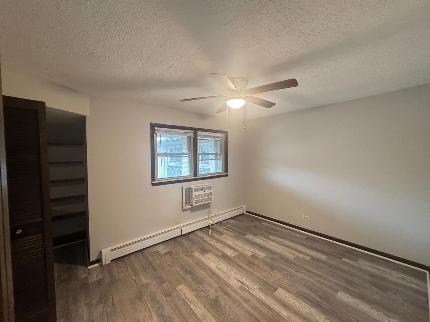 Blue Island Apartment: 12710 Elm Street