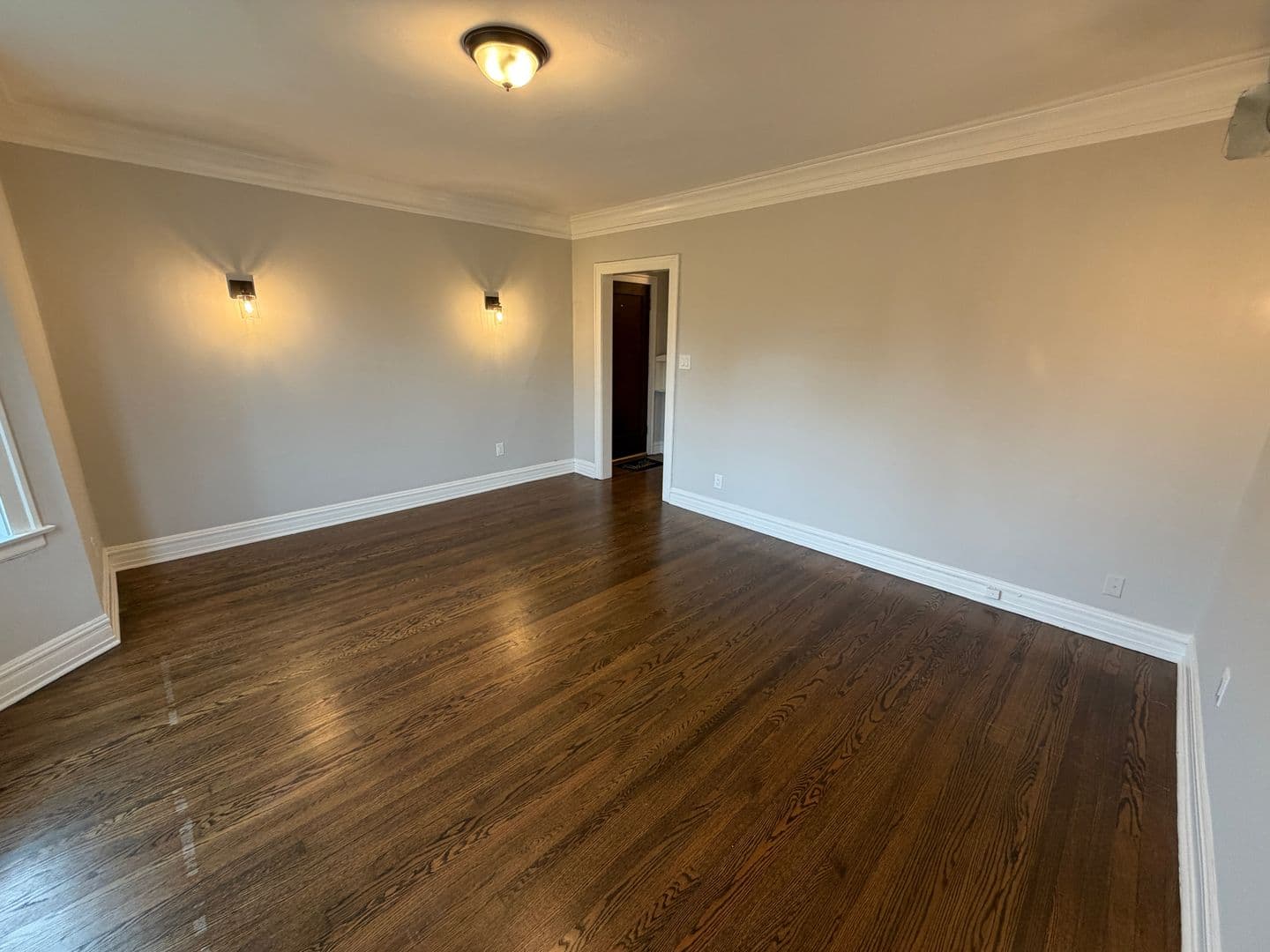 Riverside Apartment: 215-19 West Quincy Street
