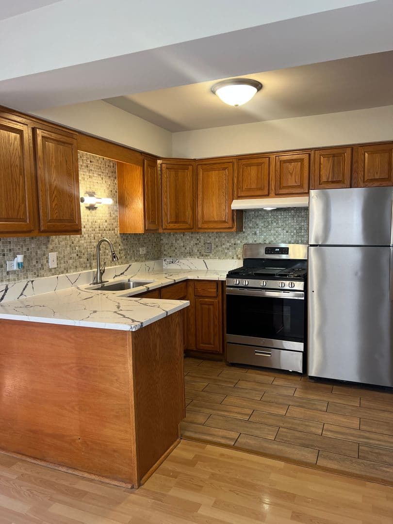 Palos Hills Apartment: 11235 Moraine Drive