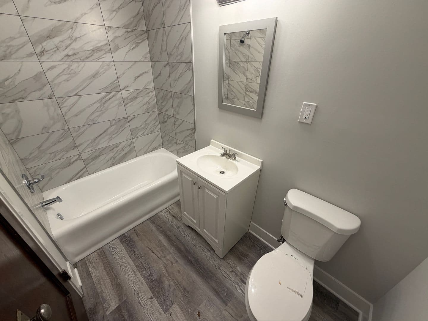 Riverside Apartment: 215-19 West Quincy Street