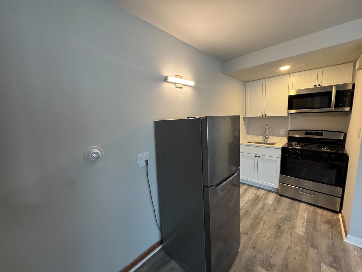 Blue Island Apartment: 2449 West 119th Street