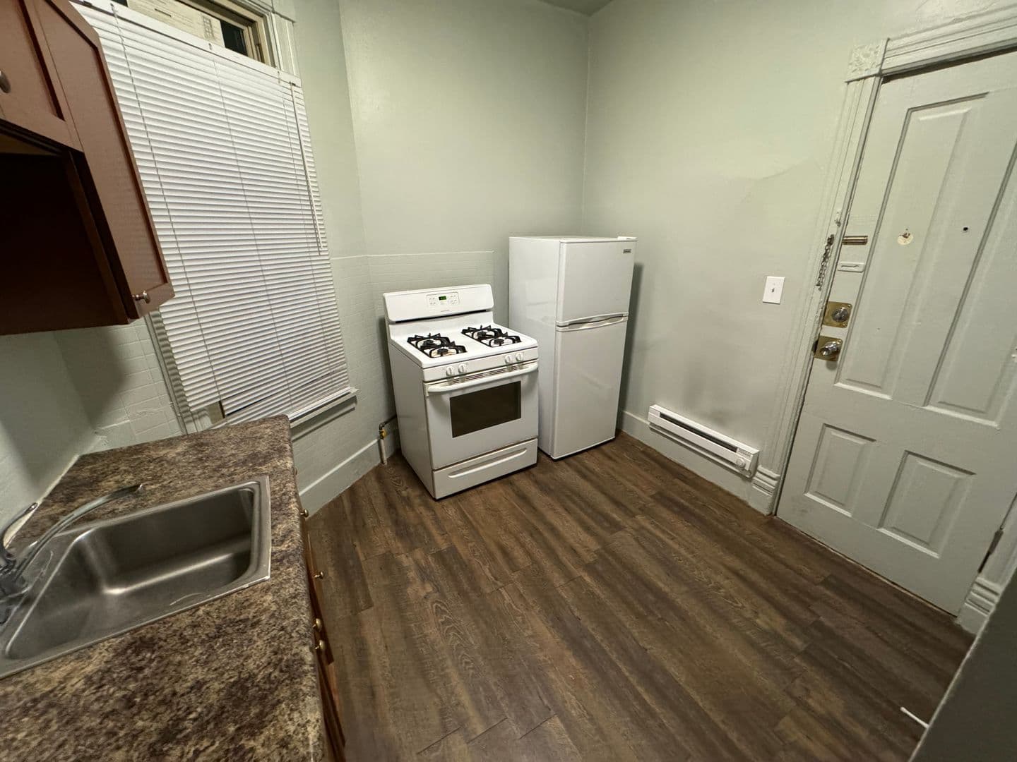Elgin Apartment: 116 Center Street
