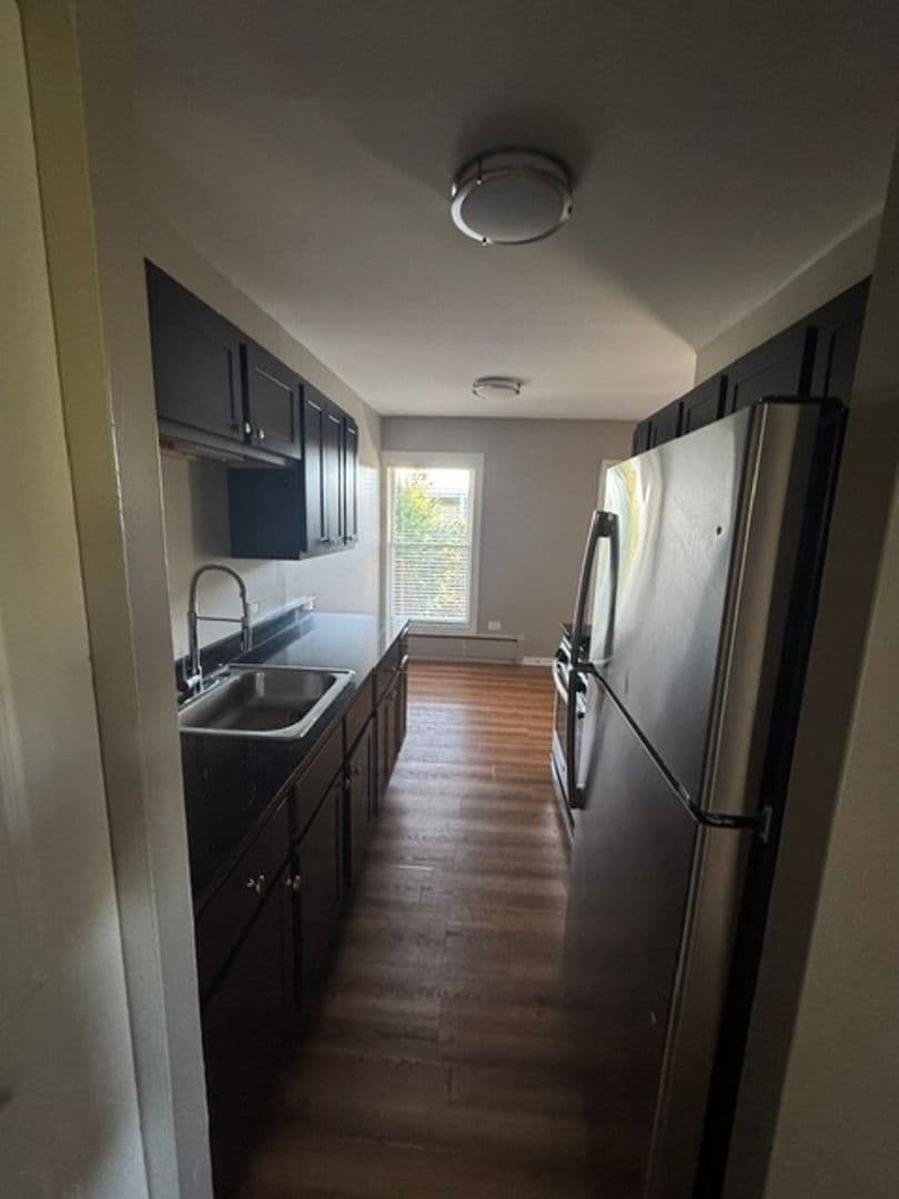 Glen Ellyn Apartment: 21 N. Main St.