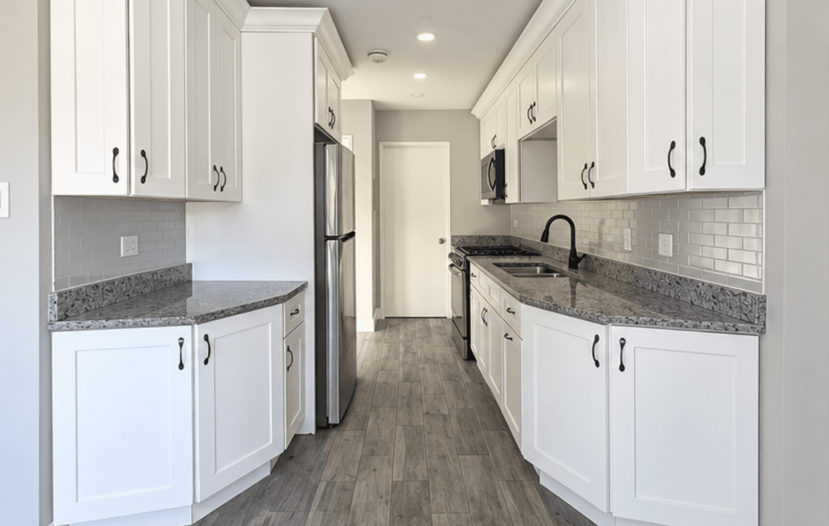 Northlake Apartment: 360 East North Avenue