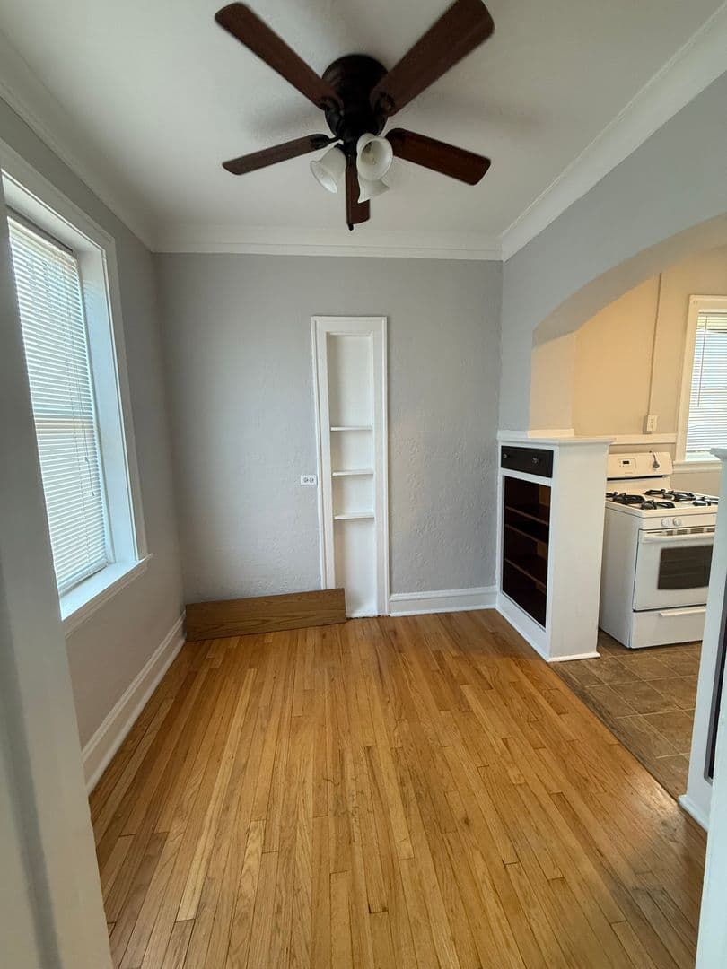 Berwyn Apartment: 3249-51 S Kenilworth Avenue
